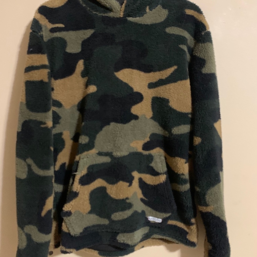 Men’s large BlackJack camou hoodie.